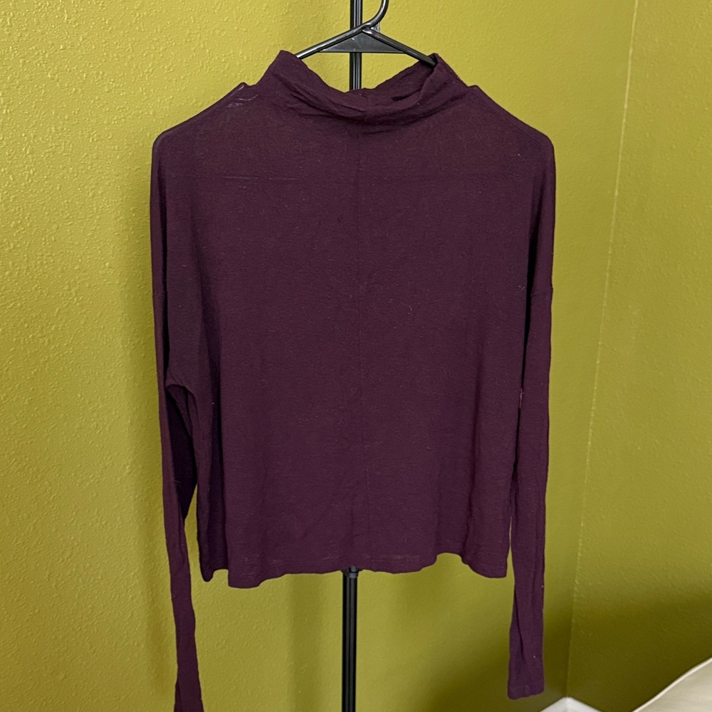 Aritzia Wilfred Burgundy Light Knit Mock Neck Top size Small